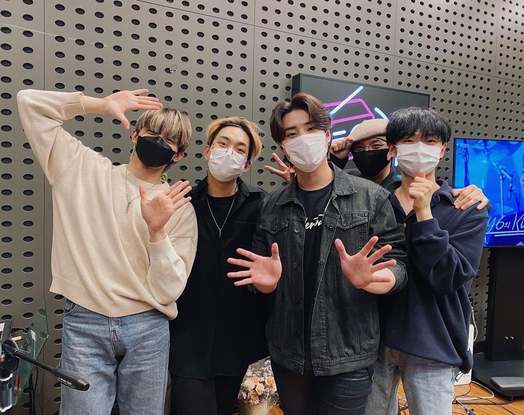 DAY6Updates's tweet photo. [PICS] 210108 #DAY6 #YoungK from day6_kisstheradio's instagram - https://t.co/SuolCiEVjs https://t.co/CNDgiHE5KD