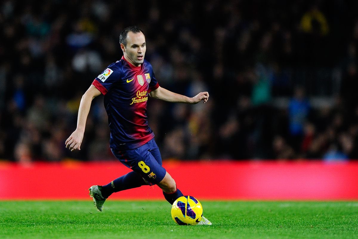 Xavi 2010              Iniesta 2012