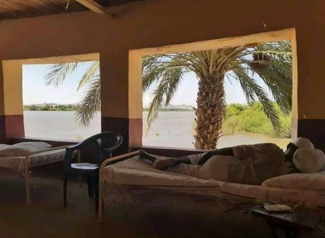 MustafaMarshma1's tweet photo. بنشتري السرير ومابنشتري النوم بنشتري الدواء ومابنشتري العافيه العيشه البسيطه وراحه البال والرضا بالمقسوم من أهم أسباب السعاده ترضي عن نفسك سواء عندك  او لا ودايما ردد الحمد لله م بنعلم بالغيب ربنا ساترنا بس بي رحمتو https://t.co/WvQvo4KfVa