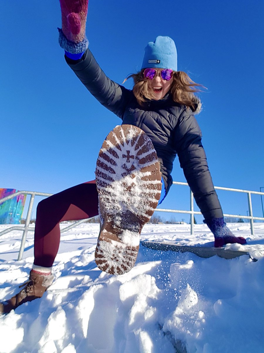 HeyItsMeMissJT's tweet photo. Close to Heaven, down to Earth. The outdoor excitement is real. #SoakingUpTheSun Sunny Side Up! 🌞 #NothingButBlueSkies #HelloSunshine #TheFitLife #KickAssCanadianCardio #WinterFitness #WinterIsLife #AlwaysHavingFun Outside ALL day long!!! #HikeIt #MoveIt #SlayIt ❄️💜☀️☃️❄️ https://t.co/N1roF8hHql