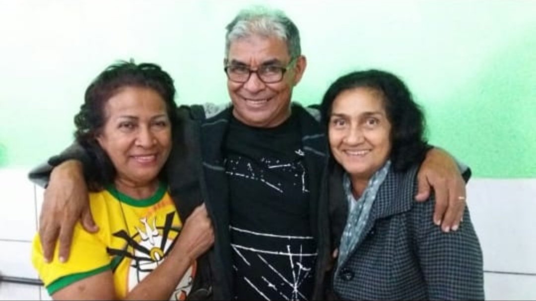 janevacre's tweet photo. A vida é um sopro...meu tio se foi hoje, sem despedida, só saudade. Mais uma vítima do maldito vírus #rip #tiochico https://t.co/pVwi7Wt33o