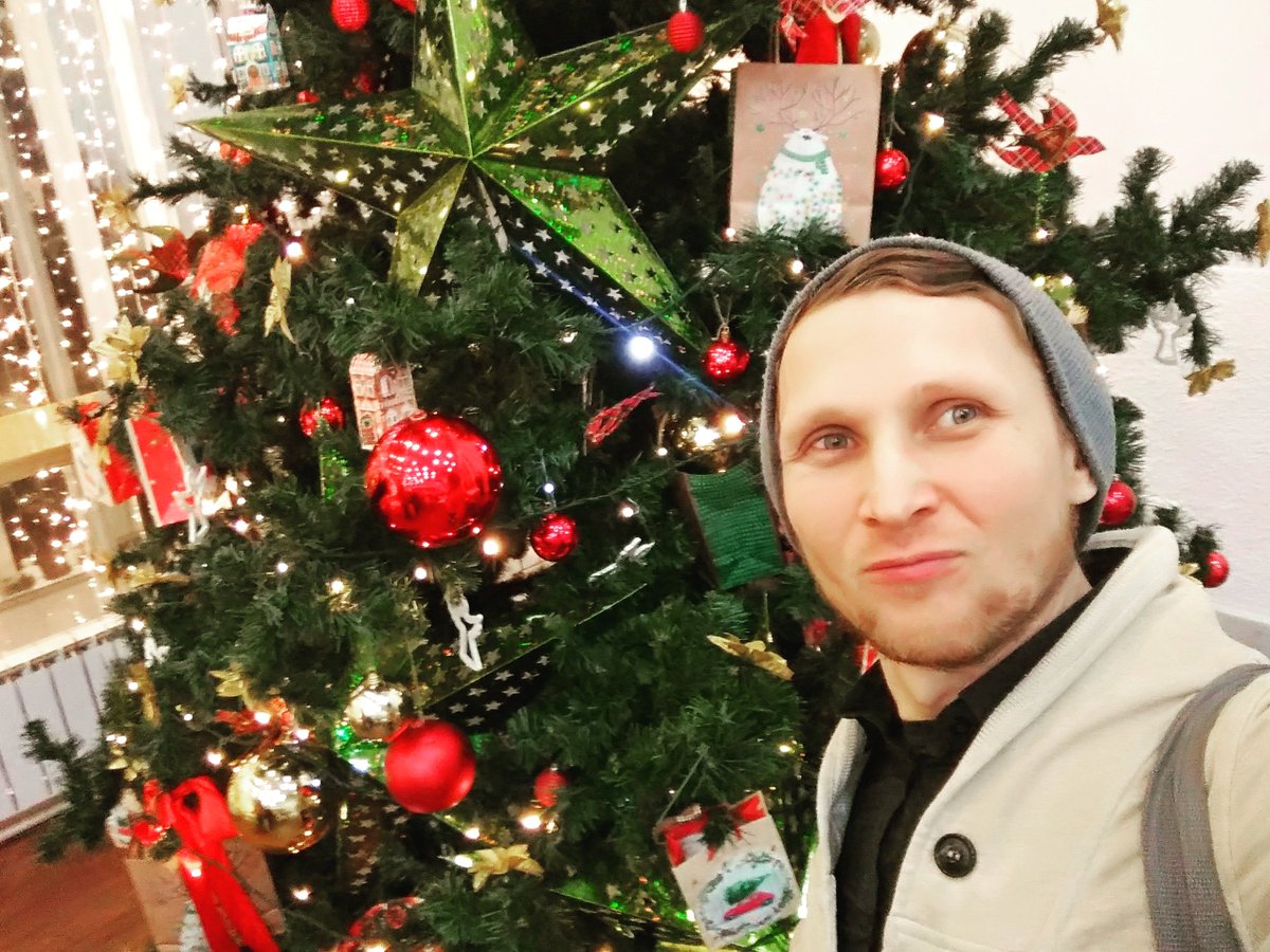 Всех кто празднует, поздравляю с Рождеством!) А кто не празднует, отличного года. Я возвращаюсь. 
Как ваши праздники?
