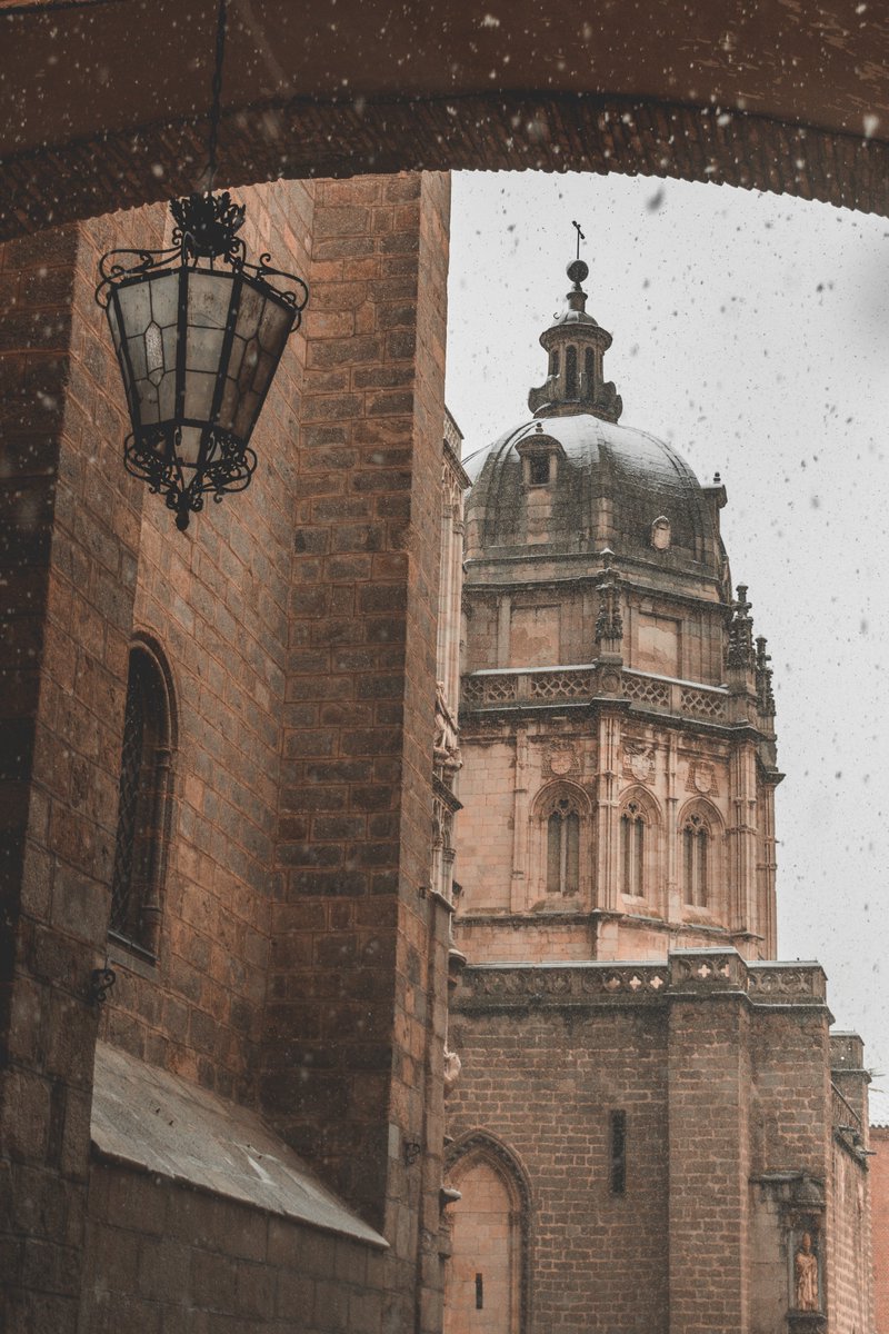 jor_hate's tweet photo. Más de una década sin nevar en Toledo hace que la nieve se sienta mágica... https://t.co/SRNgTiFM75