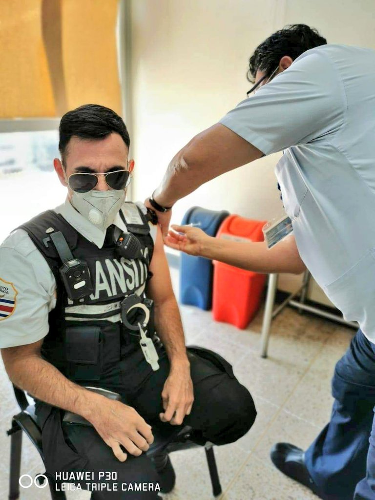 DGPT_CR's tweet photo. ¡Vacunados!

Agradecidos con los funcionarios de la @CCSSdeCostaRica por haber iniciado el proceso de vacunación, de policías de tránsito, para velar por la salud y continuidad de nuestro servicio. https://t.co/cF2JGHp0R9