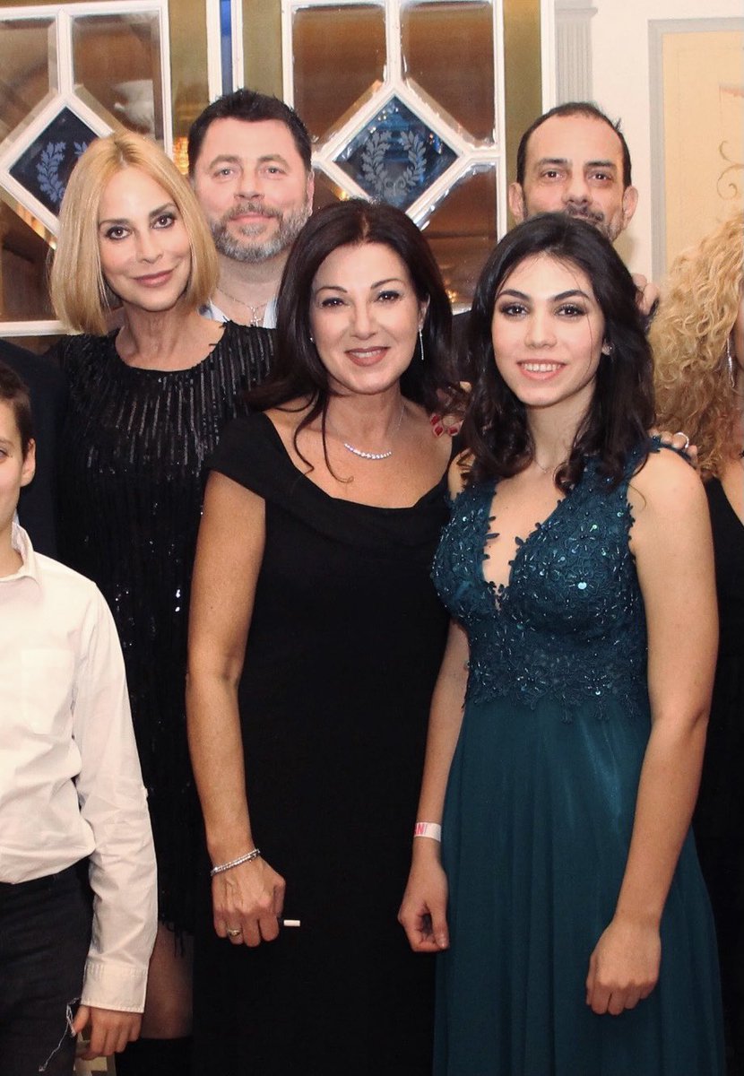 frannzan's tweet photo. perché prima di essere francesca zanetti, amici miei, io sono la nipote di stefania orlando.🐍 -semicit.
ogni tanto è giusto ricordarlo a se stessi.

(✨tweet ironico, credo✨)
#TZVIP #SOVIP #GFVIP https://t.co/ZGyJnHhefc