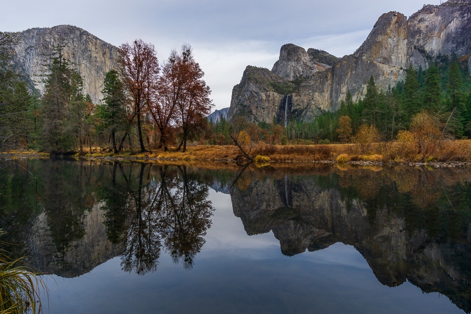 annemckinnell's tweet photo. This classic view of Yosemite National Park, California, taken from the valley floor is known as "Gates of the Valley". It includes El Capitan and Cathedral Rocks with the Merced River running in the foreground. 

More from Yosemite: https://t.co/VURlYxwHAp https://t.co/pmI6CsQRoD