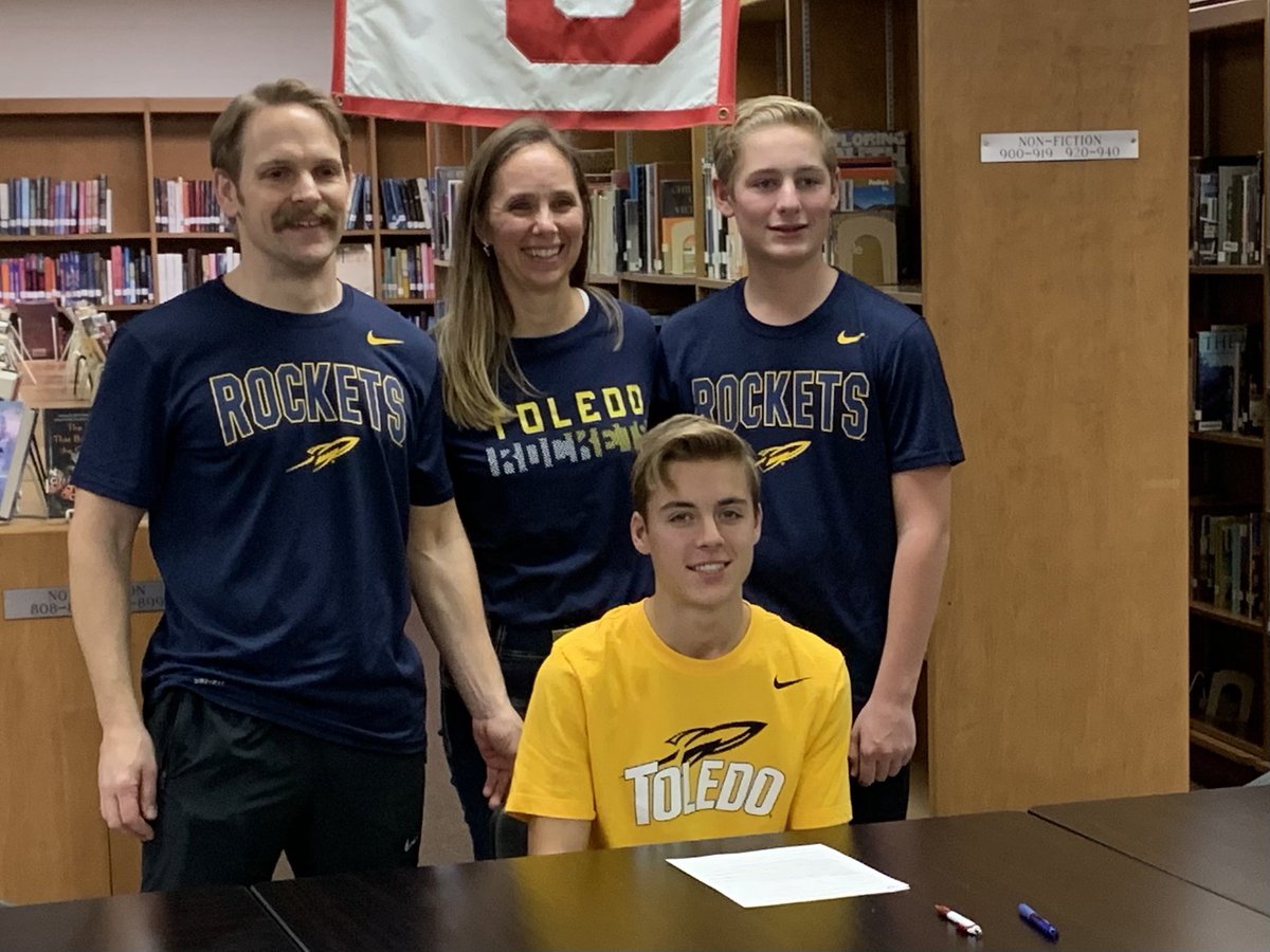bghs_cc's tweet photo. Gavin Lammers will continue his running career at the University of Toledo this fall. Congratulations on all of your success, hard work and dedication truly does pay off. We are so proud of you and best of luck! #bobcatproud 
@francis_scruci @TheCoachWon https://t.co/ProwzjJqtT