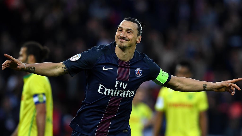 Ibra 2016             Cavani 2017