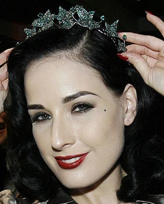 I'll be damned, the tiara's from Boucheron too. Only ever seen in the wild once, on Queen Raina of Jordan. Possible other sighting on Dita vonTeese, but no details and could be a knockoff.
