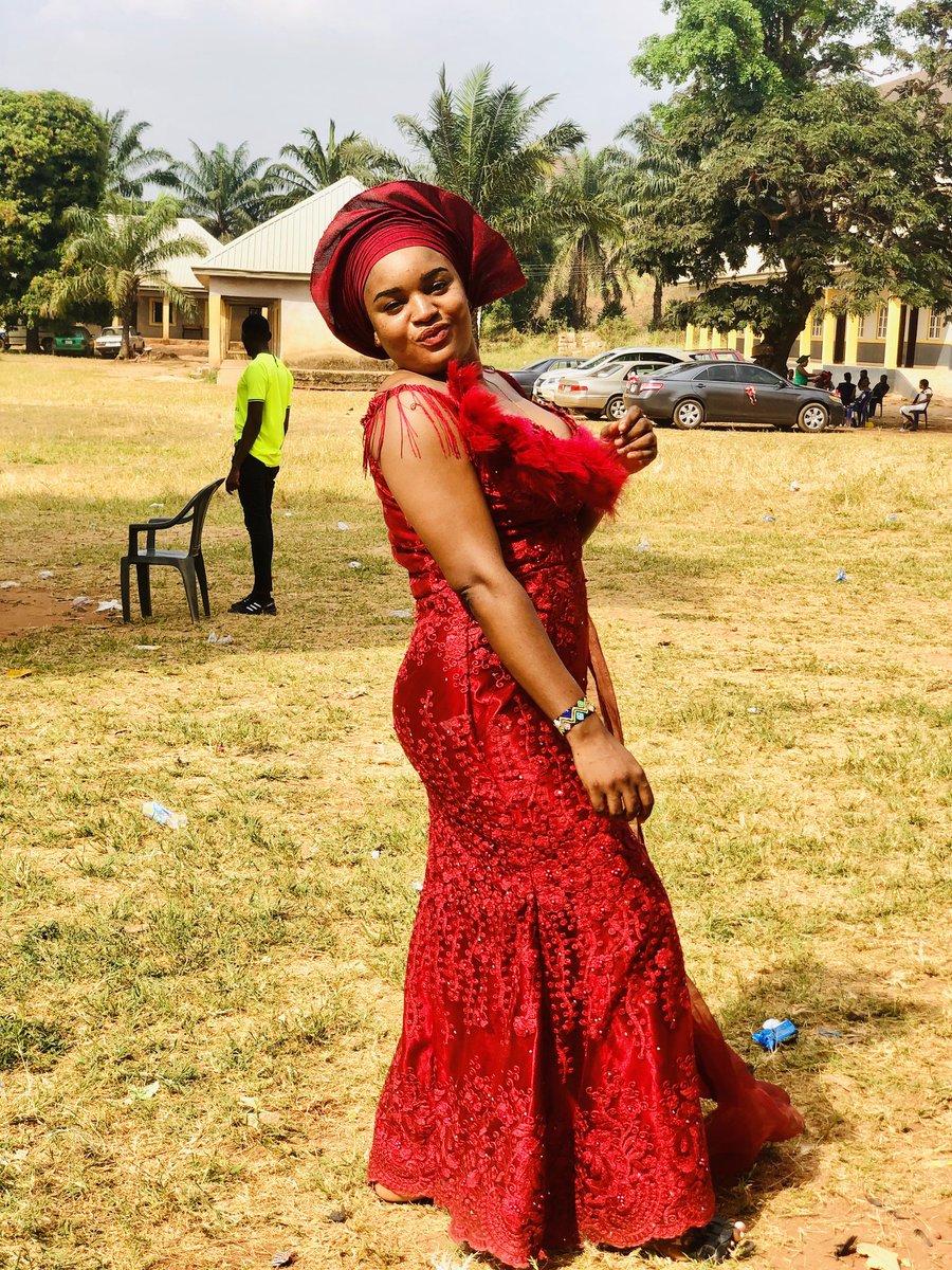 OmejeChiamaka's tweet photo. Asoebi 2021.

Gele: @darlingtinamakeover

#Geleartist
#makeupartistsworldwide 
#traditionalwedding 
#igbankwunigeria 
#igbankwuigbo #nsukkabestmua  #nsukkagelestylist #enugumakeupartist #enugugeleartist #asoke #red #wedding #event  #bride #geleguru #gelextensions #gele https://t.co/MzeuZ32rf5