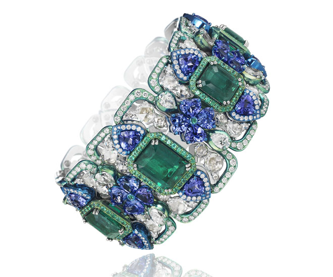 Another suite from Chopard's silk road collection. Anodized titanium, emeralds, sapphires diamonds. Unf.