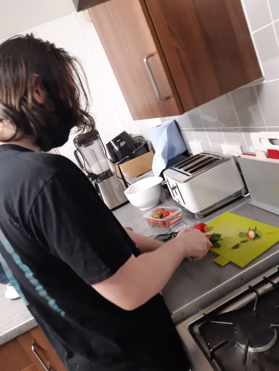 Bay6Project's tweet image. We received a huge donation of yoghurts so they had a go at putting them to use and made icecream this evening! Introducing our new Project Worker Amy! Welcome to the #dreamteam