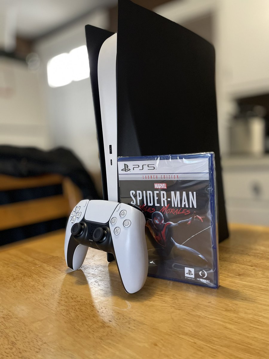 s0ur_b0i's tweet image. Its actually unbelievable to me that I can say I was fortunate enough to be the winner of a custom Playstation 5 from @dbrand and @MKBHD. You know I had to go grab Spider-man Miles Morales first thing. So incredibly blessed. Thank you.