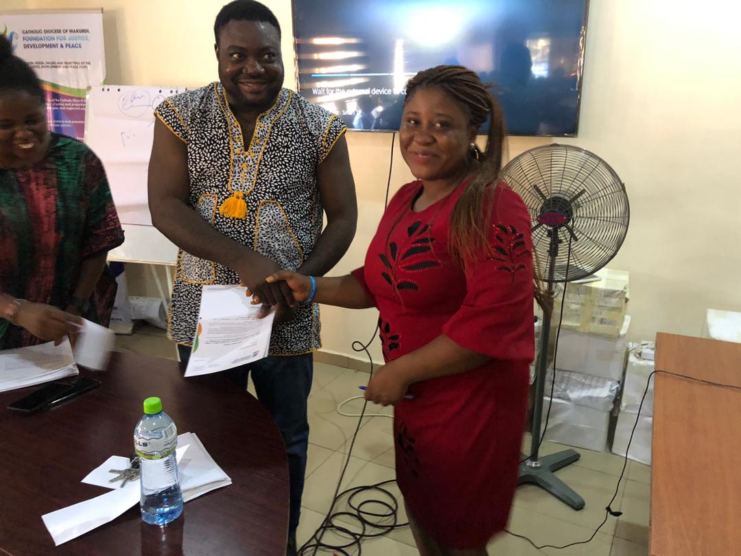 fjdpnigeria's tweet photo. Presentation of letters of contract extension by the Coordinator &amp; HR to staff of FJDP.
#FJDP
#CapacityDevelopmentTraining2021
#ContractExtension2021 https://t.co/ayCgDMo9lt