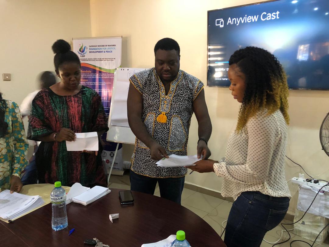 fjdpnigeria's tweet photo. Presentation of letters of contract extension by the Coordinator &amp; HR to staff of FJDP.
#FJDP
#CapacityDevelopmentTraining2021
#ContractExtension2021 https://t.co/ayCgDMo9lt