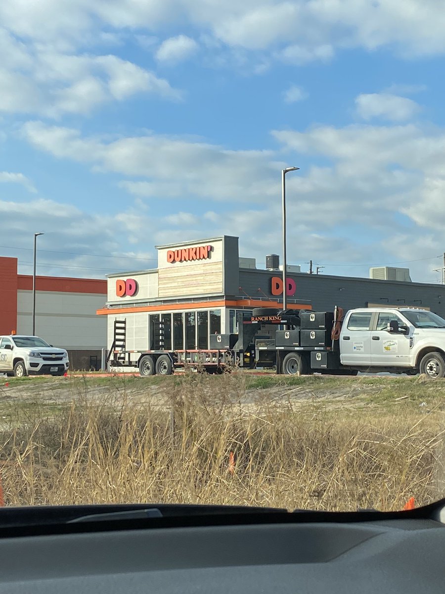RobertBoss0815's tweet photo. @dunkindonuts your new location next to my house is dangerous to my bank account. https://t.co/vQGvA8yXxJ