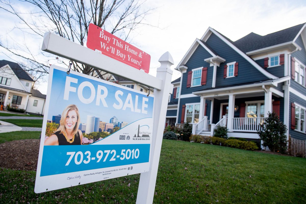 YahooFinance's tweet photo. Number of homes for sale hit all-time low https://t.co/zv0d4prh21 by @dsinghx https://t.co/GIdvGFRaSk