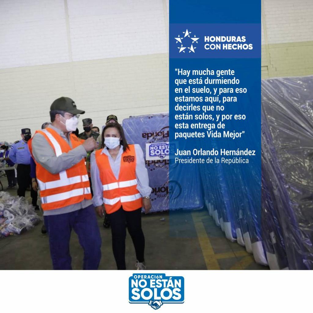Secretaría de Derechos Humanos auf Twitter: „Presidente Hernández: 🔹A  partir de ahora van a ver centenares de camiones entregando paquetes de  Vida Mejor para la gente que más lo necesita. #NoEstánSolos  https://t.co/IbbqhObMa8“ /