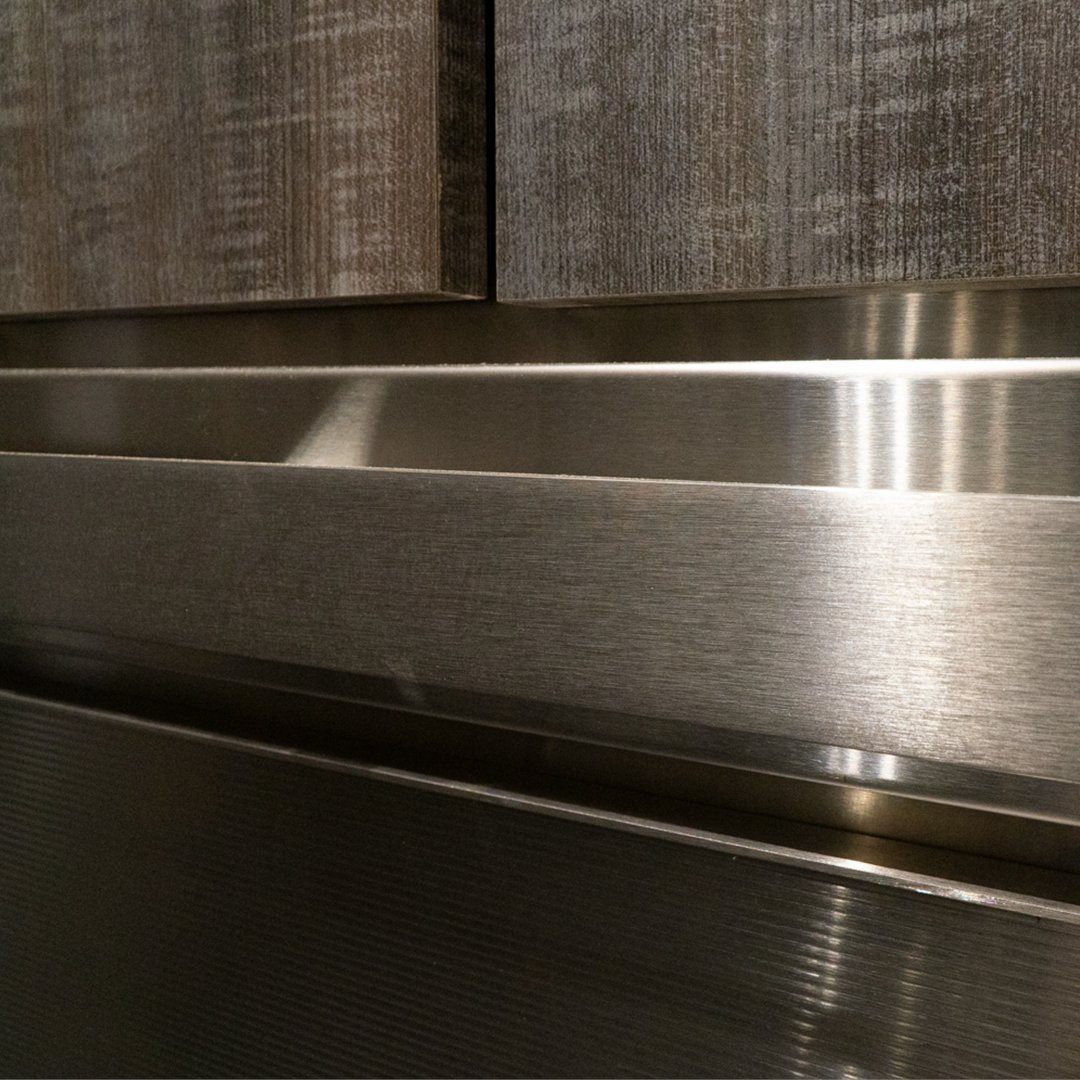 ucelevdesigns's tweet photo. #tbt: 62 West 62nd Street, a simple yet modern elevator featuring an upper and lower design with @Wilsonart plastic laminate and @rimex architectural metals. 😍 

#unitedcabs #nyc #luxurydesigninterior #interiordesign #moderninteriors #elevators #workmanship #elevatorworld https://t.co/IRrwhhF74M