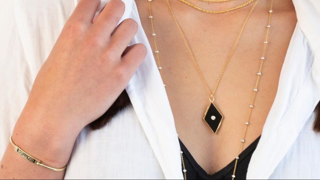 atokenoflockets's tweet photo. And the best seller of #2020? 〰️ Our #Diamond #ENERGY #Locket! 〰️ I guess we know what we all wanted a little more of last year.... some positive ENERGY! 
Back in stock in a few weeks so get your pre-orders in now... 

https://t.co/uB7AsXRzkc https://t.co/Qsb6ZsCq1W