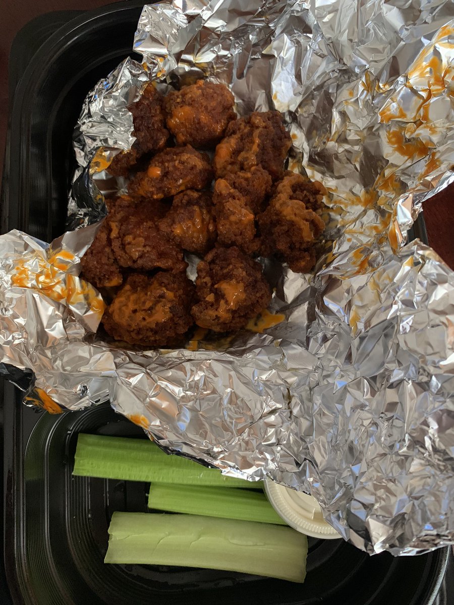 Raquel_RomeroR's tweet photo. Es neta @CHILISMEXICO sucursal WTC pésimo! Pedi boneless y nisiquiera traen salsa https://t.co/RFgBl7BwOF