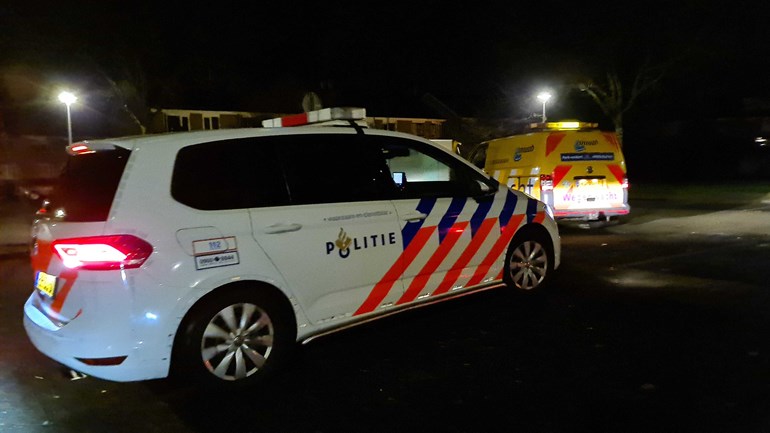Politie rijdt band lek op 'bewust neergelegde' spijkermat: De politie heeft vanavond in Assen de band van een politieauto lek gereden op een spijkermat.