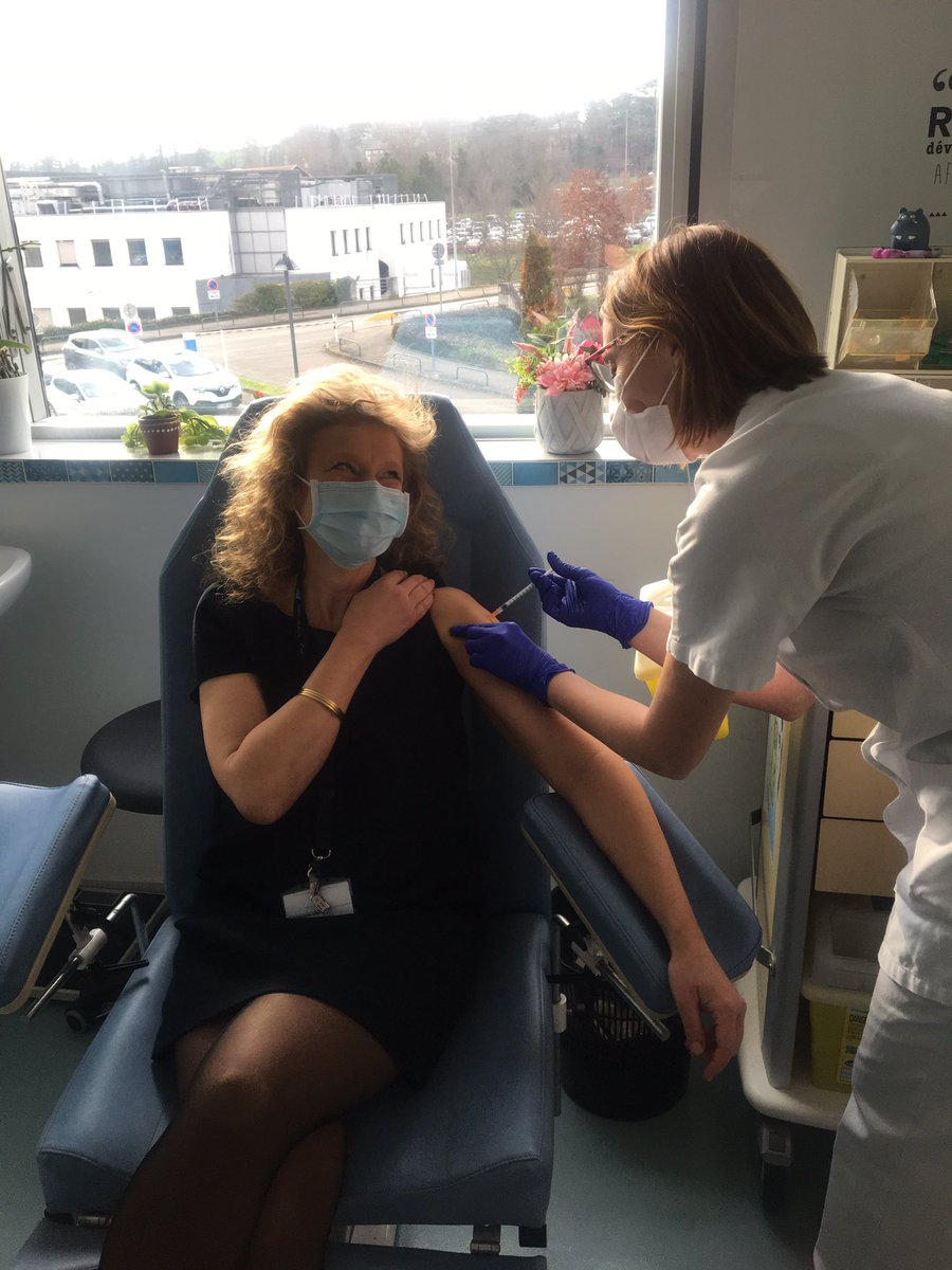Cath_Rioufol's tweet photo. Vaccinée @CHUdeLyon #GHSud... pour moi, pour mes proches, pour les patients ... pour tous 👏#TeamHCL #Vaccin #COVID19 https://t.co/zS0aqfgYbk