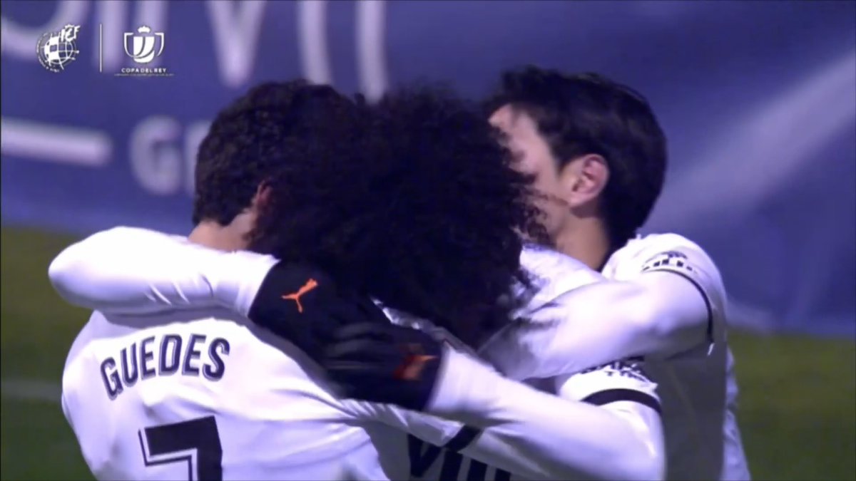 valenciacf's tweet photo. 🎦 Disfruta del resumen con las mejores imágenes de la victoria 🆚 @Yeclano_dptvo de #CopaDelRey en nuestra APP y WEB ⤵️
📱 https://t.co/lvJFC26q8c
💻 https://t.co/XfwPcCu0UU
#AMUNTValencia 🦇 #YeclanoVCF https://t.co/iRaGwEE1NH
