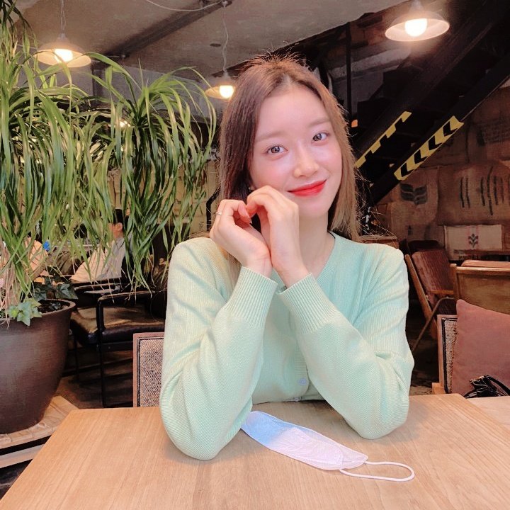 STAYCHARMTW's tweet photo. ⊹ 珍 . 𝘀𝘁𝗮𝘆  __  ✩ ,,  ㅤ𝗰𝗵𝗮𝗿𝗺 ꜜ [ 🦦's ]  ➱ㅤ plᥲч  *  ꗃ  (  寶 ₊  lıs̅t › #chapterone_blue : #itsherstory

Soy #TEAMBB de la talentosisima Nezuko me tiene flaqueando las piernas porque no puede ser posible que alguien haga tanto arte › https://t.co/n4ladS1MvE