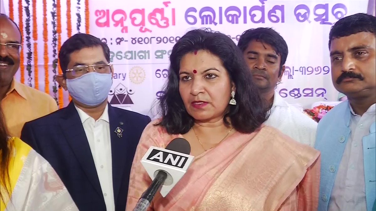 ANI's tweet photo. Odisha: Bhubaneswar MP Aparajita Sarangi y'day launched 'Annapurna' initiative to provide food to beggars in the city. "5 organisations have joined hands for this initiative. Every day, volunteers on two vehicles will distribute food to 750 people listed in 1st phase," she said. https://t.co/Ds8Si0Tx5M