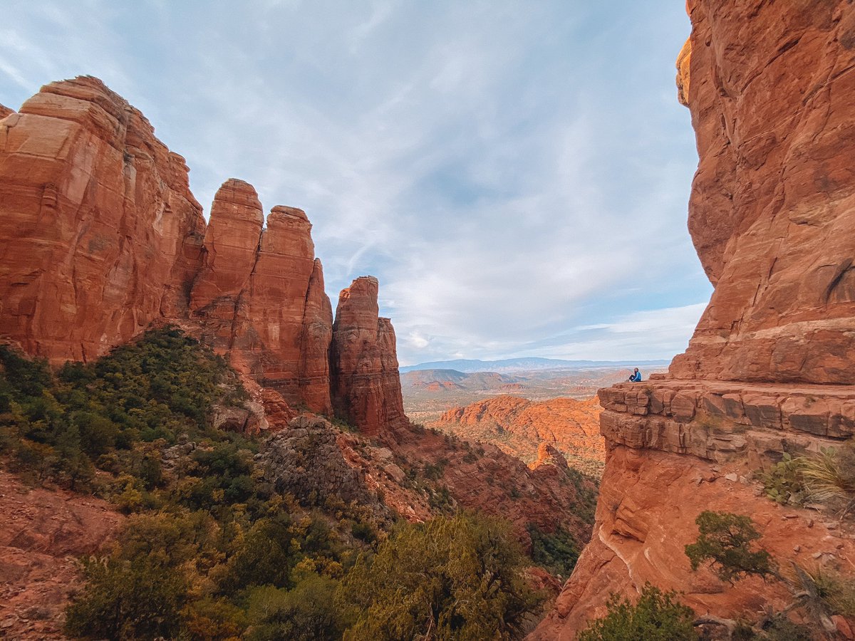 Take me to church. .
 #redrocks #hikingtheglobe #sedona #hikingadventures #hikingphotography #adventure #wearehikers #weroamarizona #instaday #arizonalove #hikingtrails #travelarizona #wanderlust #wander #lifeofadventure #theoutbound #sunrise #arizonashikershuide #hikeaz #hike