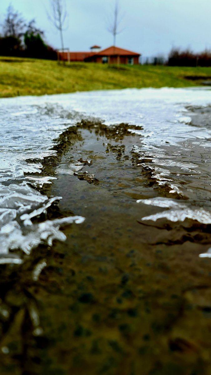 GemHobby's tweet image. Beautiful ice patterns on my walk this morning xx @StormHour #icepatterns xx