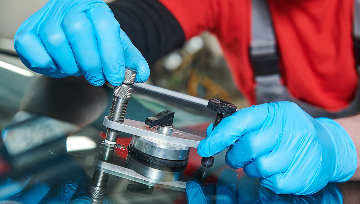 Need windshield repair work done on your vehicle? Many ICBC-approved repair facilities are open for service, and are compensated for sanitizing your vehicle before &amp; after repairs to help keep you safe. Find an ICBC-approved glass repair facility near you: ow.ly/5m1W50CzDrq