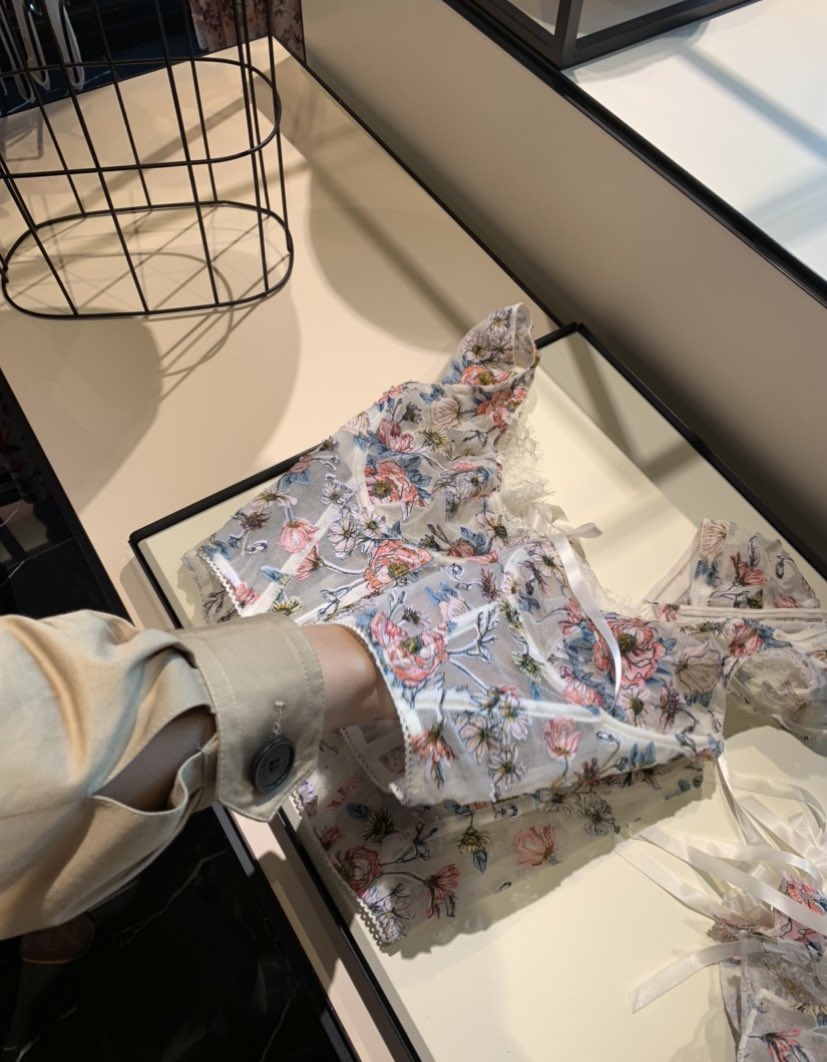 diorrbarbie's tweet photo. I miss shopping https://t.co/uZgNZM6go7