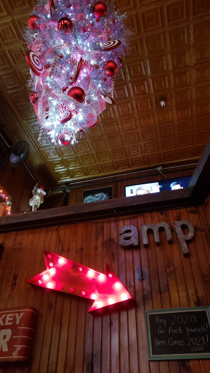 matbarg's tweet image. Come have a drink with the pretty tree. Tree is thirsty! Tree must be satiated! $3 Free State stouts