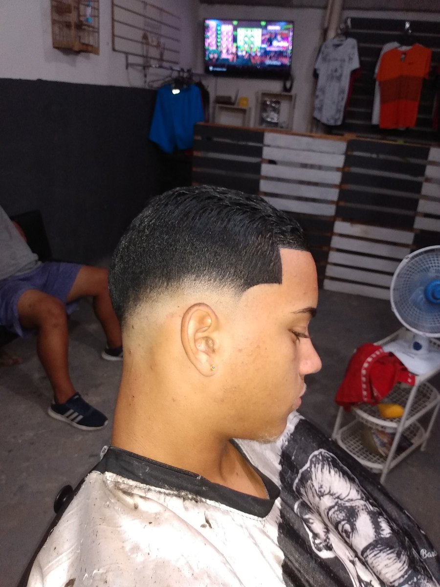 DaEspanha66's tweet photo. Me ajudem a divulgar meu trabalho aii galera ,a barbearia fica na rua Humberto de Queiroz matoso número 129, Bairro Campo do oeste 📏📏📏.. https://t.co/b3MBrmSz2o