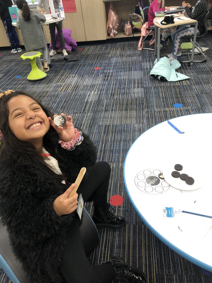 MissKaresh's tweet image. We love a hands on science project where we can visualize the phases of the moon using OREOS! @RogersFrisco #ourFISDstory #creatinglearningexperiences