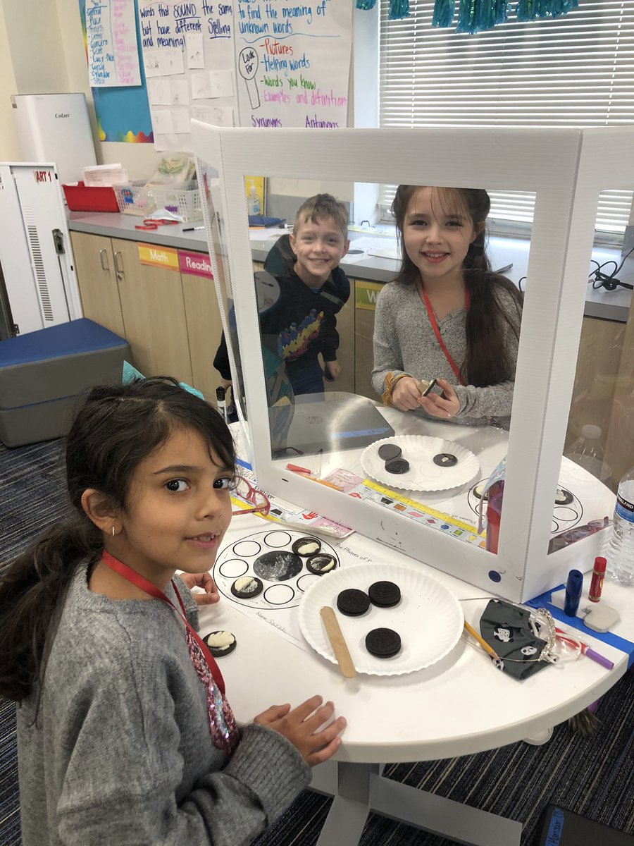 MissKaresh's tweet image. We love a hands on science project where we can visualize the phases of the moon using OREOS! @RogersFrisco #ourFISDstory #creatinglearningexperiences