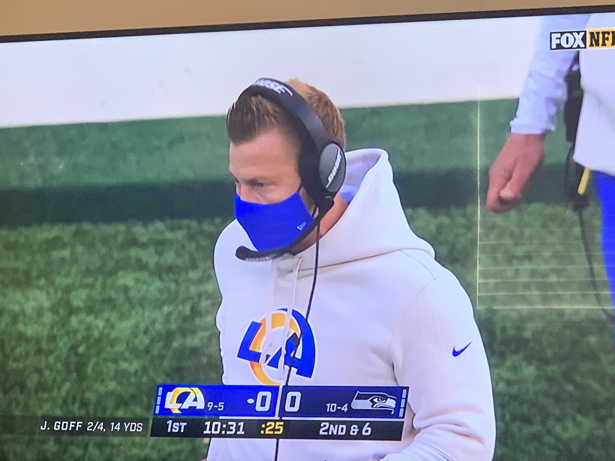 Rams white online hoodie