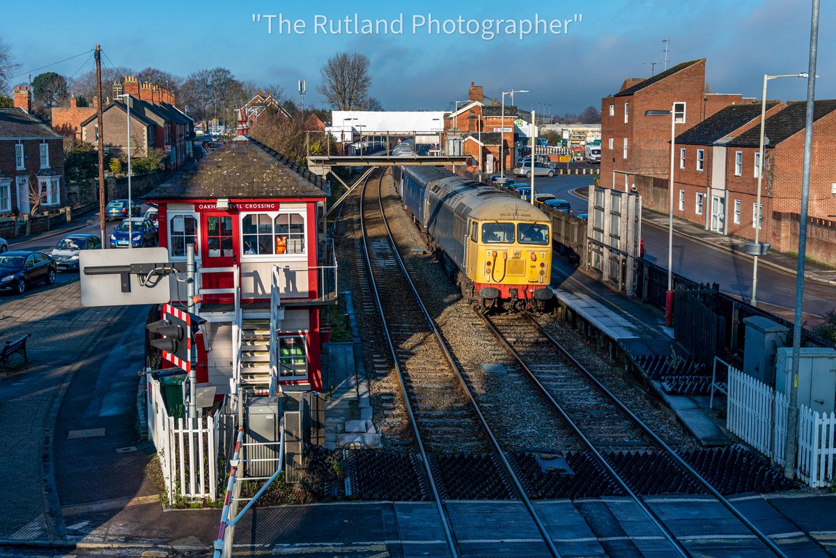 Almost a flash back to the 80s here in #Rutland #railways_of_our_world @GBRailfreight #class56 #class720 #Oakham a true railway #icon