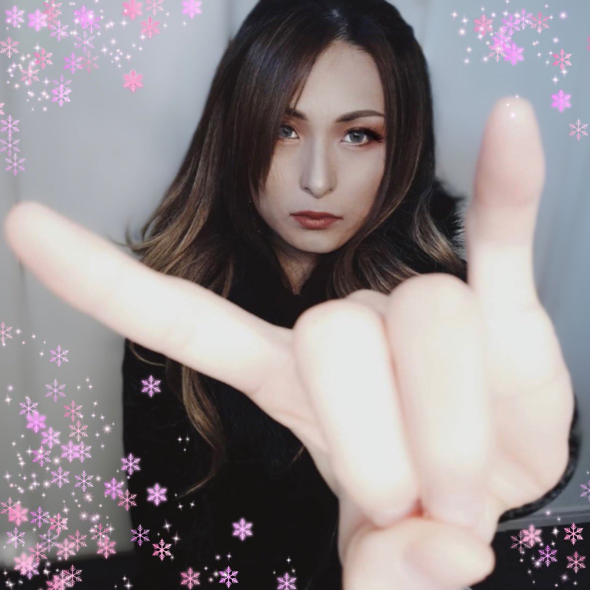 vocal_IBUKI's tweet photo. 本日1月8日、誕生日を迎えました🌹
緊急事態宣言が出たばかりで、あまりお祝いムードではありませんが…
状況的にライブは難しいかもしれないけど、アーティストとして皆さんを楽しませる方法はあるので、
私は私のできることを精一杯やっていこうと思います。
これかもよろしくね🤘
#IBUKI https://t.co/6QXRjXSanT