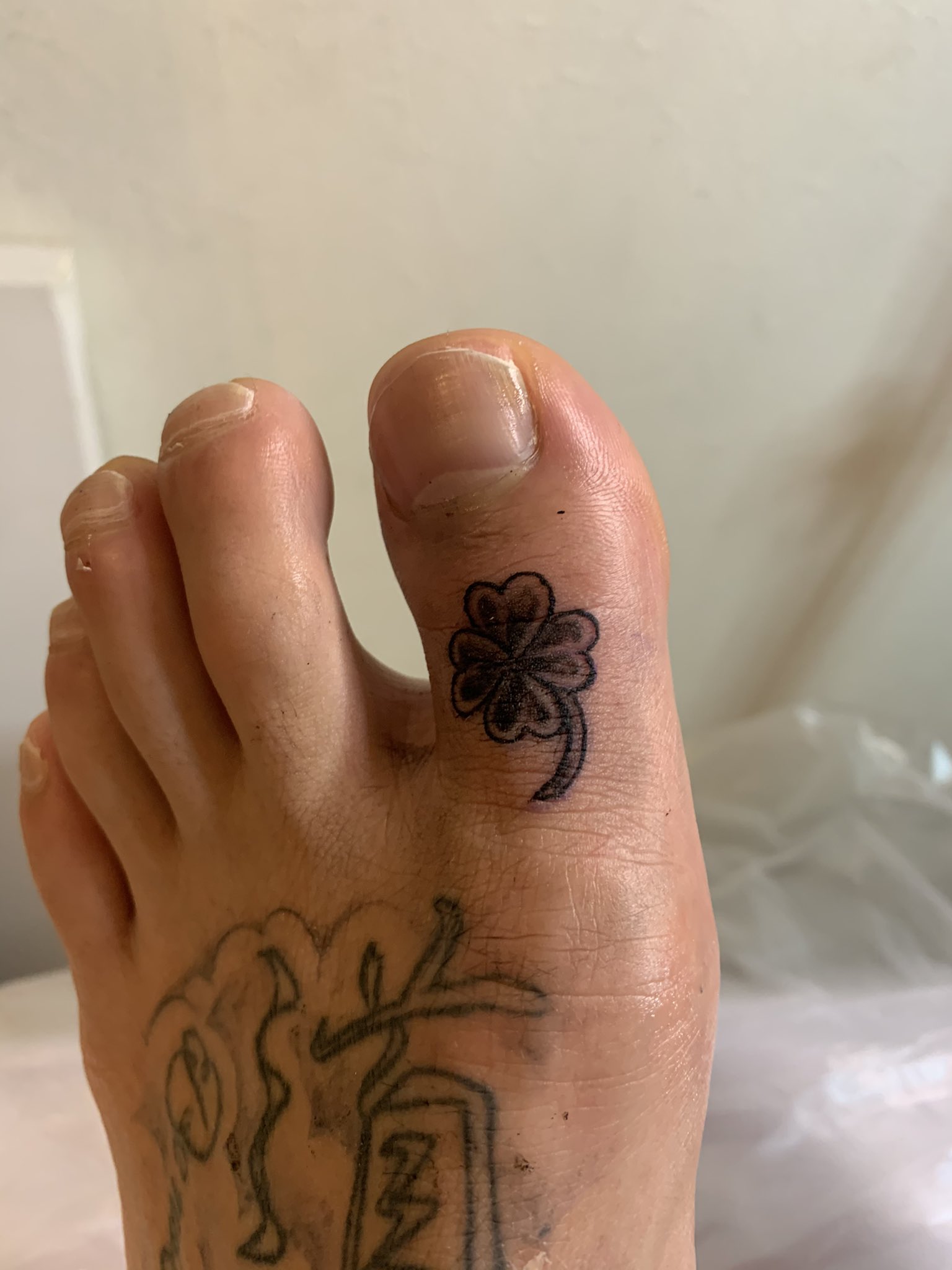 タトゥースタジオ La Perra Negra Tattoo By Aya Toe Tattoo 足指タトゥー Tattoo Tattoostudio タトゥー タトゥースタジオ タトゥー男子 足指タトゥー 指タトゥー 東京タトゥー 渋谷 神宮前 表参道 おしゃれ男子 ストリート系男子