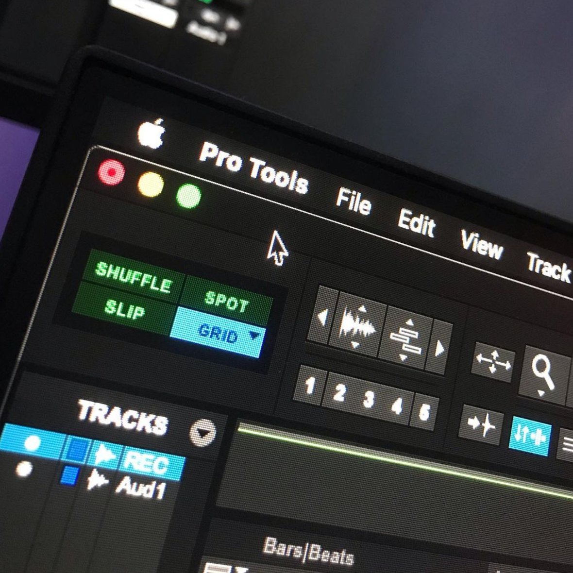 AvidProTools's tweet photo. 📷 https://t.co/jsnHMmzjza
▶️ https://t.co/hwDHIk3NPm

#darktheme #recording #mixing #daw #protools #avid #iamavid https://t.co/UVYtRcMeP1