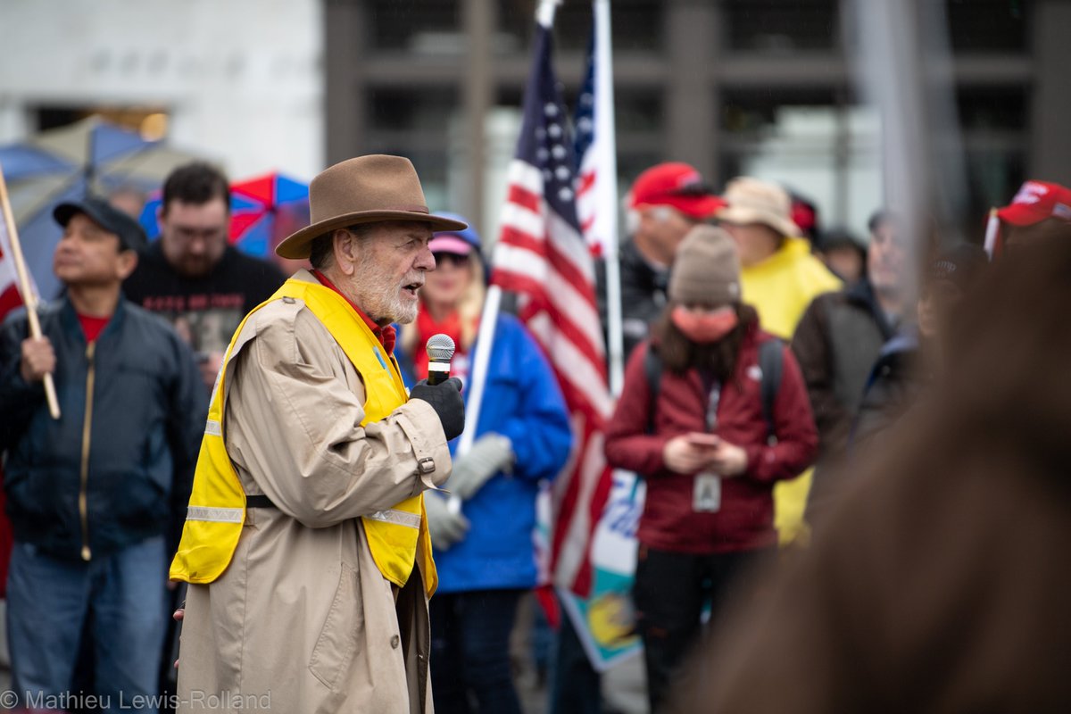 (4) Speeches are given while armed men watch over.
