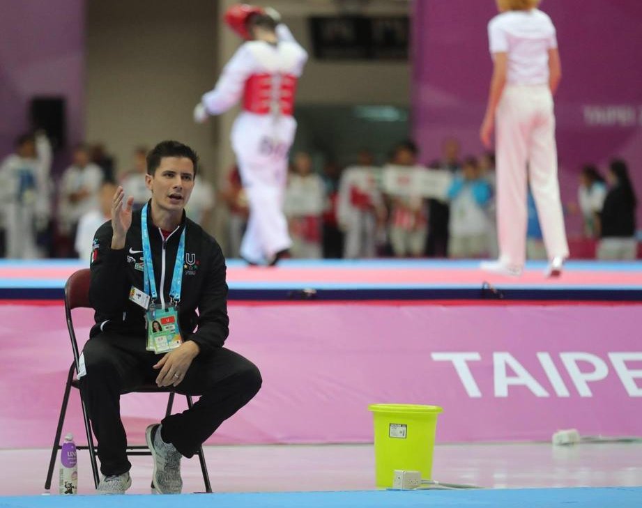 conadeoficial's tweet photo. #comunicadoCONADE
Previo a #Tokyo2020 , taekwondo 🥋nacional busca dos justas de fogueo.
Alfonso Victoria @Ponchovem , jefe de entrenadores de la Federación Mexicana de Taekwondo, comparte el plan de la disciplina rumbo a Juegos Olímpicos 🇯🇵.
▶️ https://t.co/JuIlSCKBbU https://t.co/yKcuqKfI8s