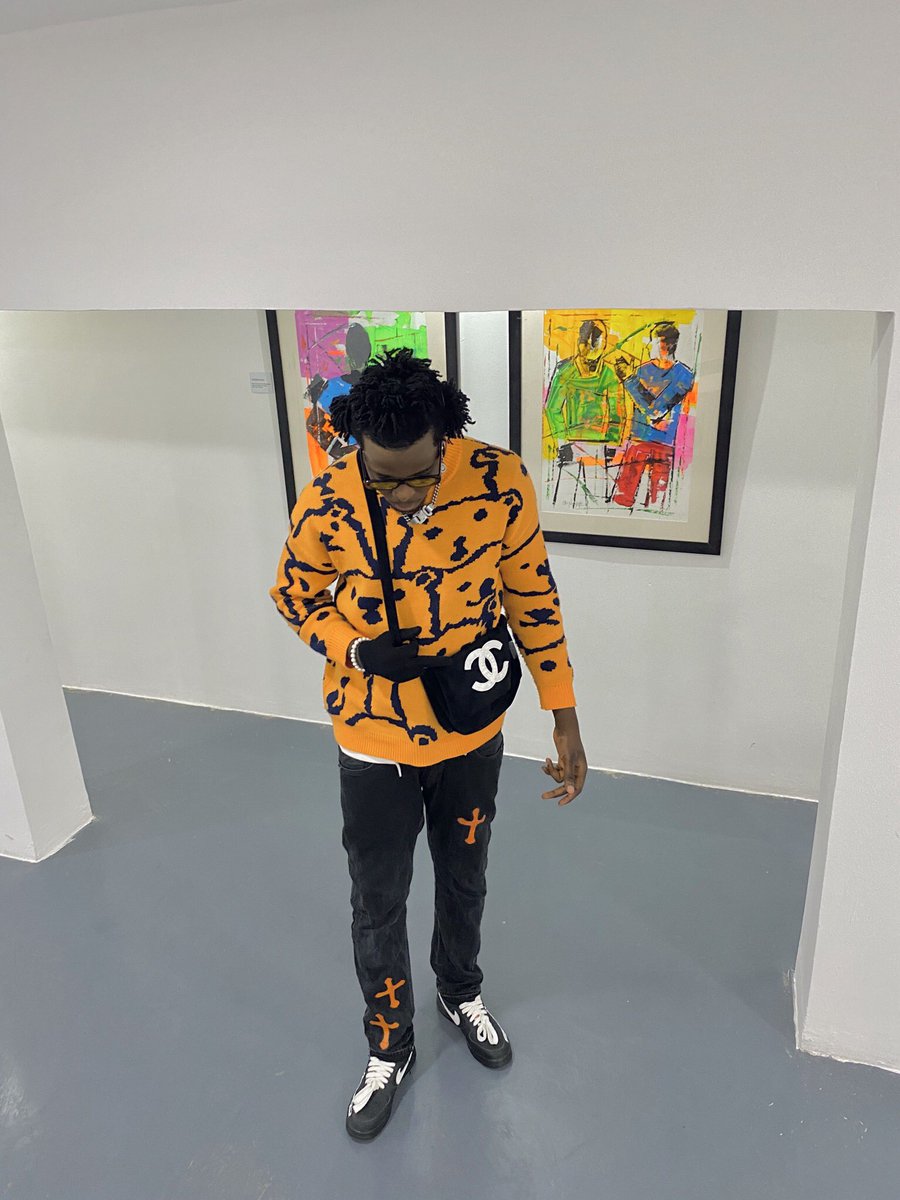 Oba_na_king's tweet photo. Tell @boy_director to call me 🤬 https://t.co/psIU5rZG5T