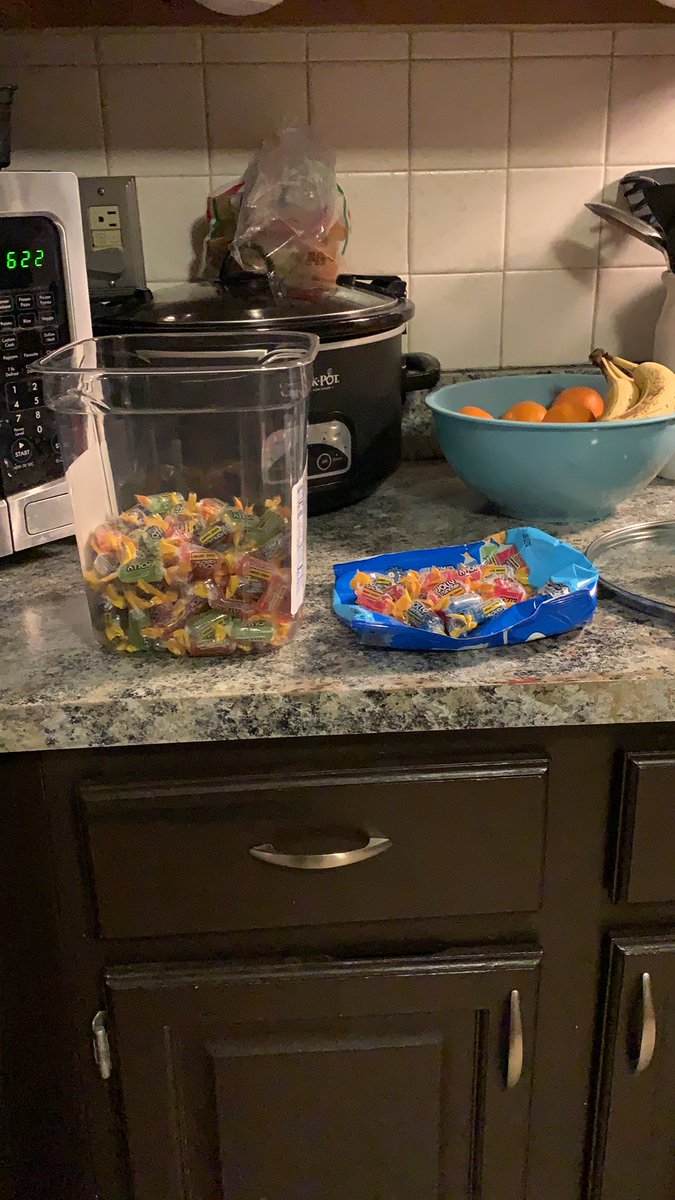 NJUrbanfan's tweet photo. So I have @Jolly_Rancher issues. I only like two flavors - so I buy a bag and pull out my flavors and give the rest to my family. #blueraspberry #cherry #candyaddiction #candyissues. https://t.co/mIAy1etGlt