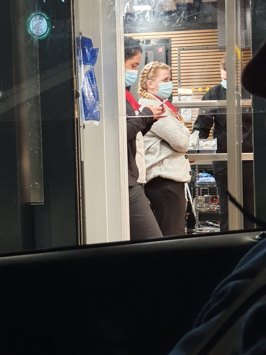 MissBecki1's tweet photo. I know we are in a pandemic and hats off to all key workers but seriously... 

@McDonaldsUK @McDonalds https://t.co/lwsjlVFxdt