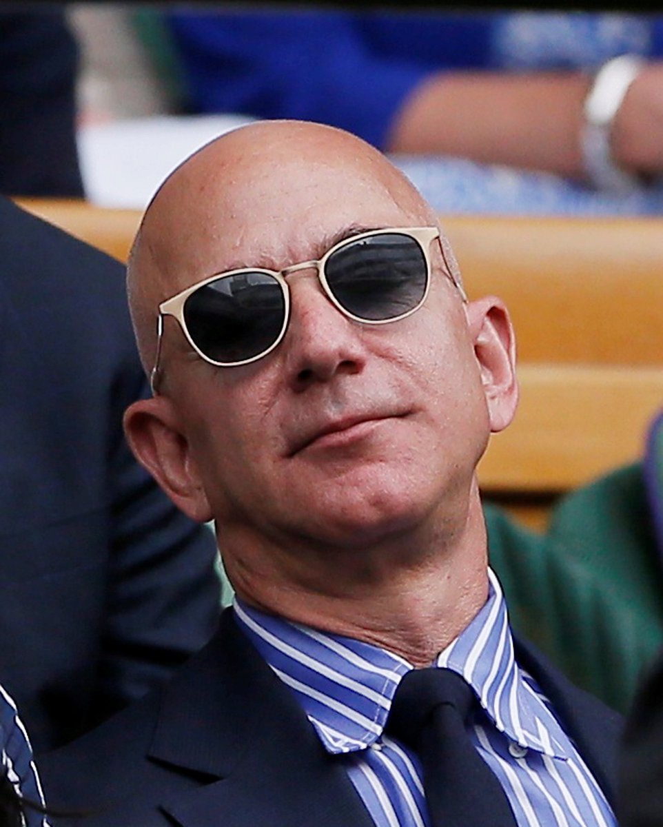 checkbim's tweet photo. Richest people in the World (2021)
1. Elon Musk.
2. Jeff Bezos.
3. Bill Gates

Musk had made at least $68B during the pandemic!

Meanwhile, last year 2020:
- There were 2.3 million layoffs
- 1 in 8 homes did not have enough to eat
- 19.5 million on jobless aid in mid-December https://t.co/CLaFCDhLJd