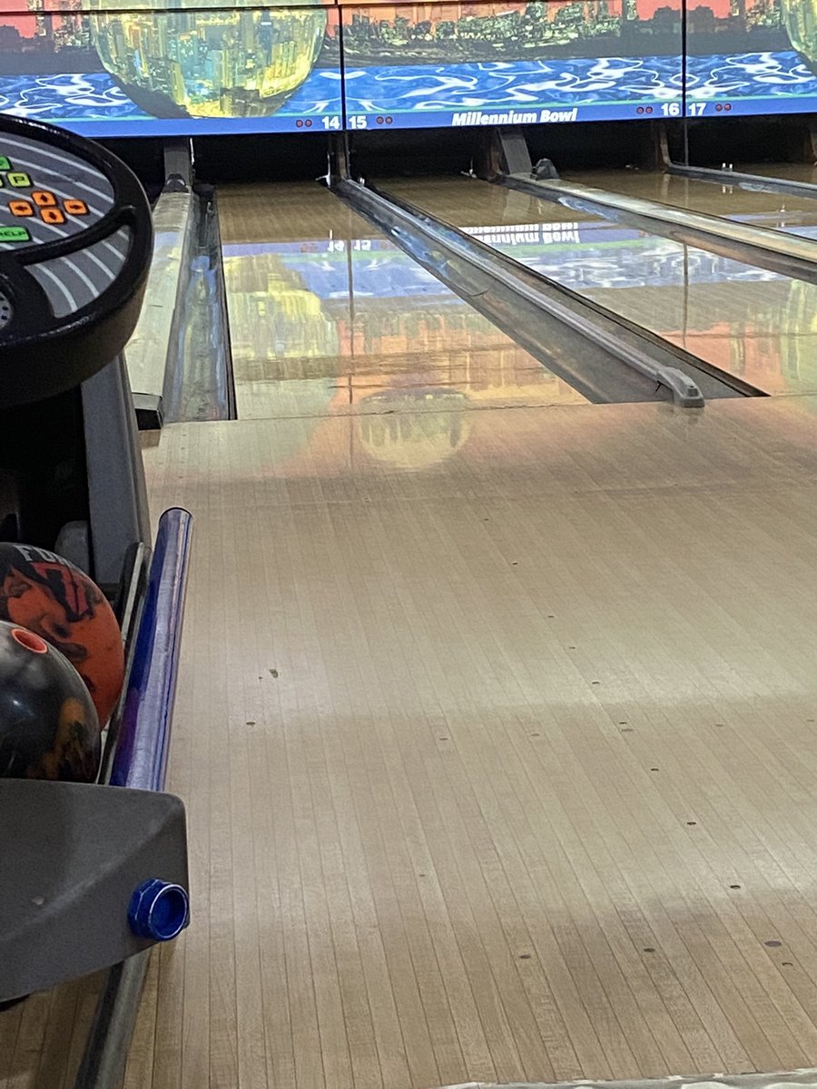 Scott_C300's tweet photo. Getting ready to test this thing out!! @MotivBowling #ForgeFlare https://t.co/8UK1R4uiCc